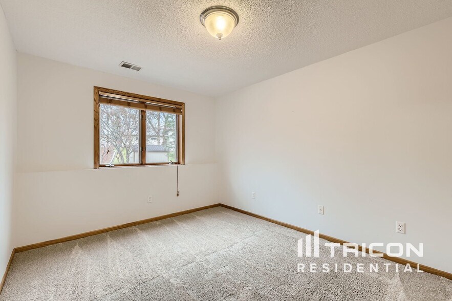 Building Photo - 739 Ashley Dr