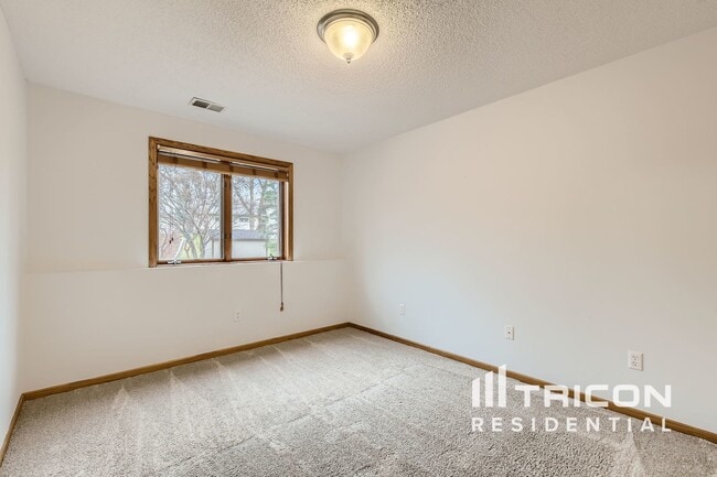 Building Photo - 739 Ashley Dr