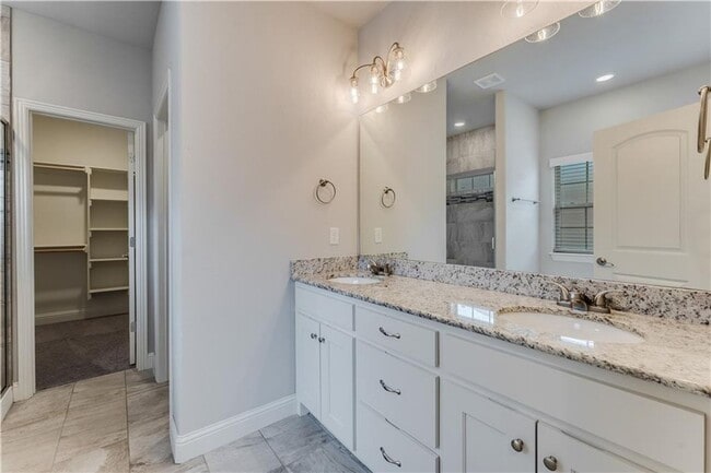 Building Photo - Minutes from I-49! 4BR/2.5BA Home