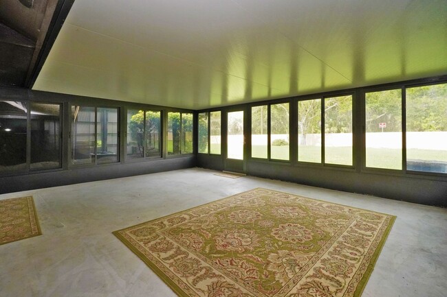 Building Photo - Beautiful townhome!