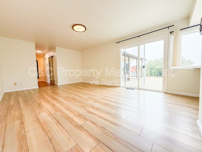 Building Photo - 9220 Canyon Oak Rd