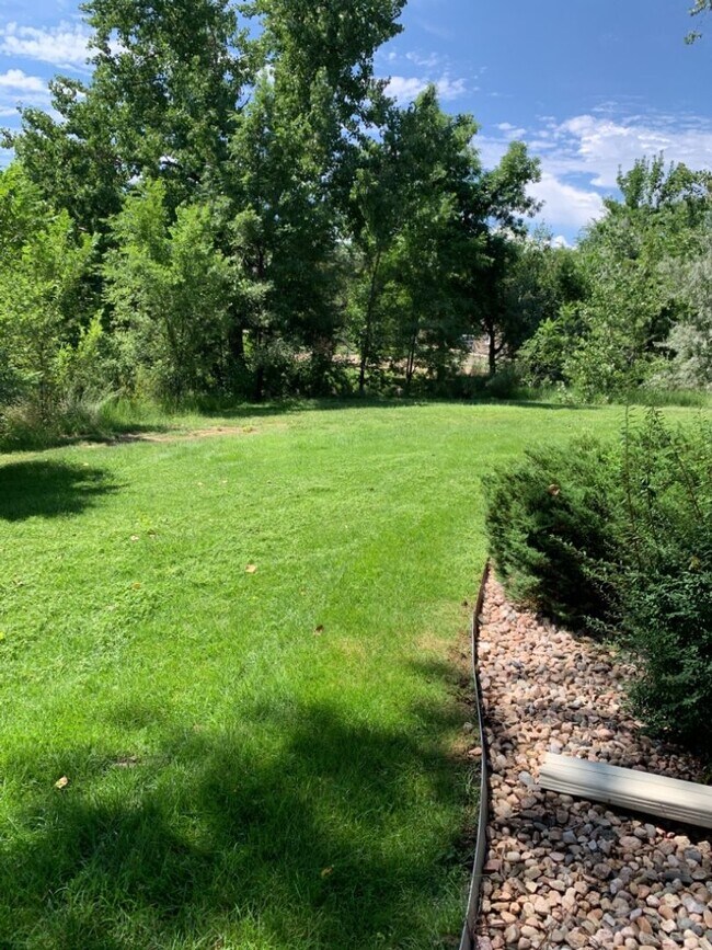 Building Photo - STUDENTS WELCOME! Remodeled 2 Bedroom 2 Bathroom Second-Floor Condo