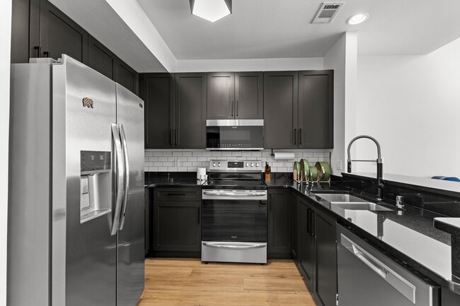 Building Photo - 2121 S Kinnickinnic Ave
