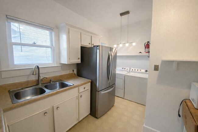 Building Photo - 4213 Avenue C