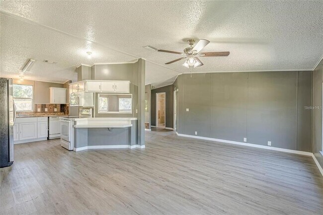 Building Photo - 4960 Tuscaroa Ave