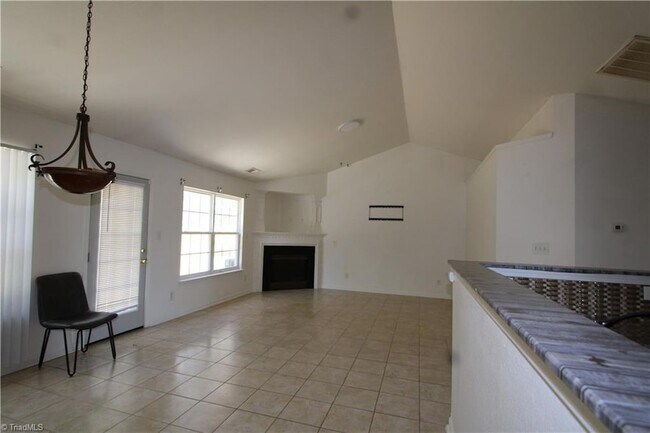 Building Photo - 2133 Rindle Dr