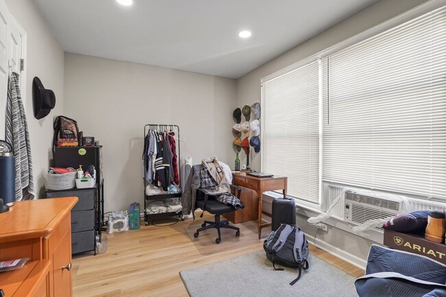 Building Photo - Ewing, NJ – 7BR / 2BA. House near TCNJ. Spacious layout.