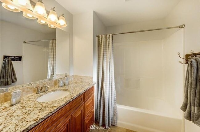 Building Photo - Edmonds Rental Home – Updated 3 Bedroom in...