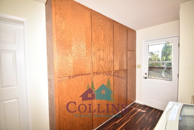 Building Photo - 11071 Cedar Ridge Dr