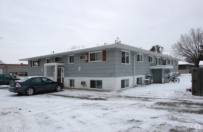 Building Photo - 8963 Syndicate Ave