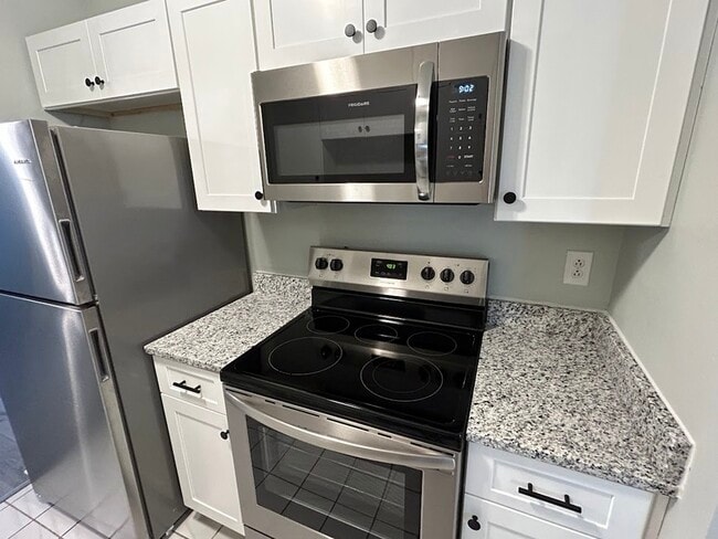 Building Photo - 2014 Hobbs Rd SE