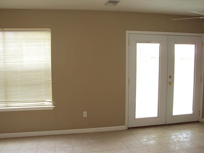 Building Photo - 7411 Village Lake Dr