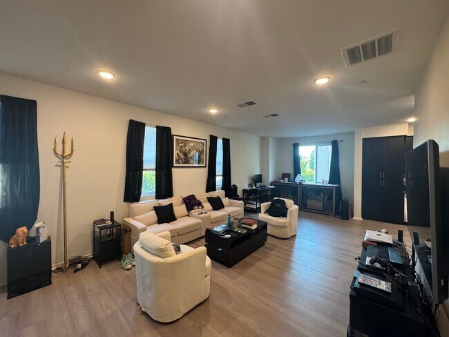 Building Photo - 5503 Sandcliff Ln