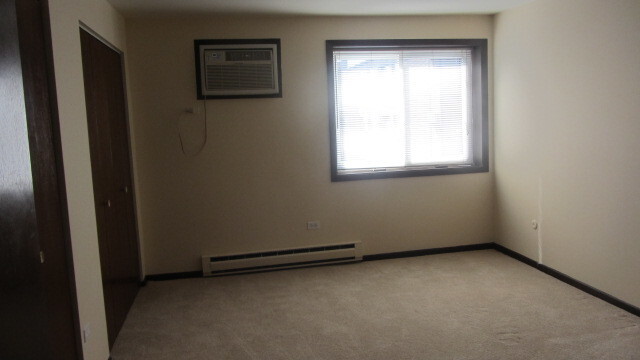 Building Photo - 2320 N Nordica Ave