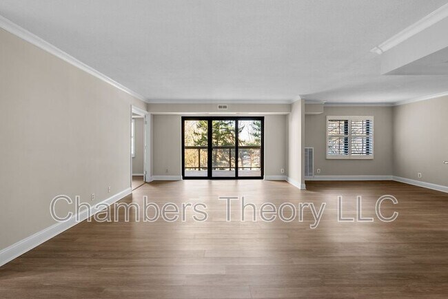 Building Photo - 309 Yoakum Pkwy