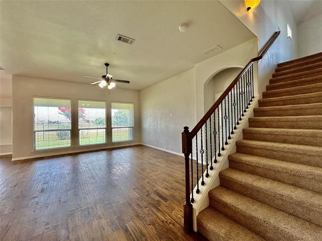 Building Photo - 511 Carnation Ln