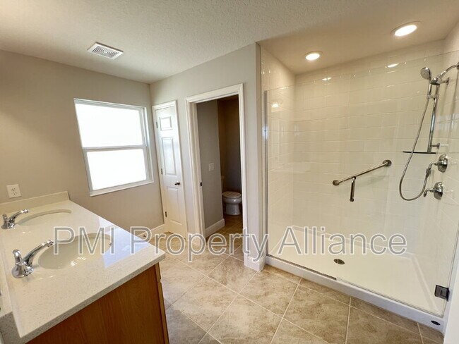 Building Photo - 14521 Crestavista Ave