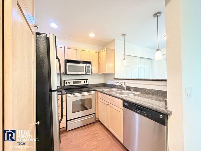 Building Photo - Charming 2-Bedroom Condo in Kent – Ground Floor Living with Modern Upgrades!