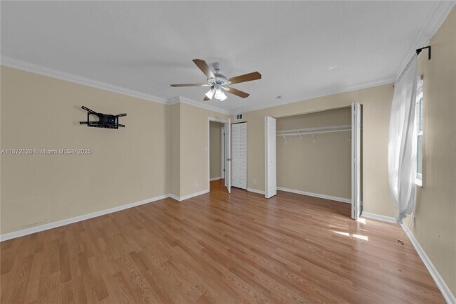 Building Photo - 307 SW 11th Ct