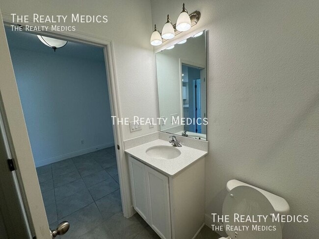 Building Photo - 1537 Meadowlark Dr