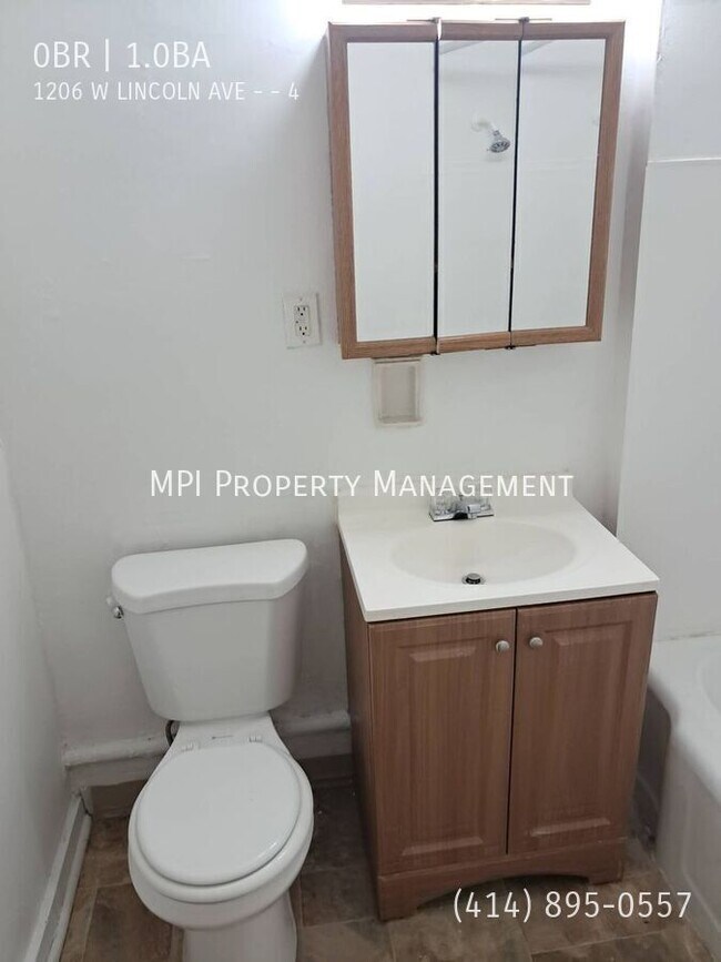 Building Photo - 1206 W Lincoln Ave