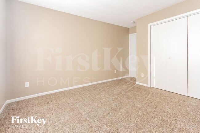 Building Photo - 1820 Long Lake Dr