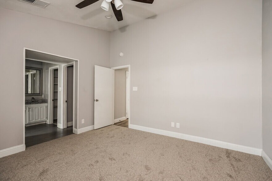 Building Photo - 2303 Villanova St