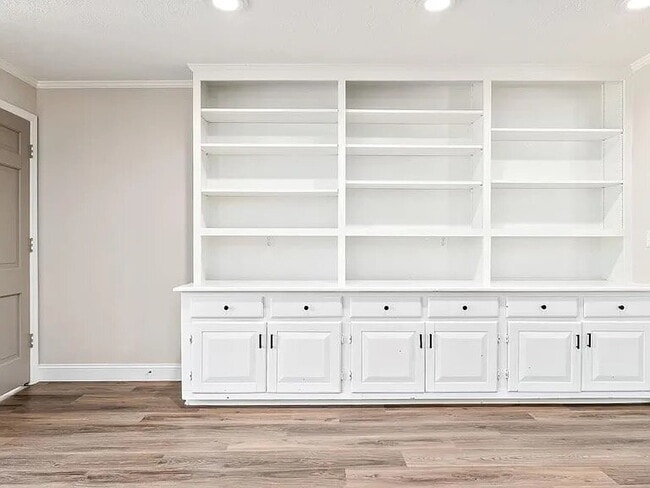 Building Photo - 1409 Robert Ln