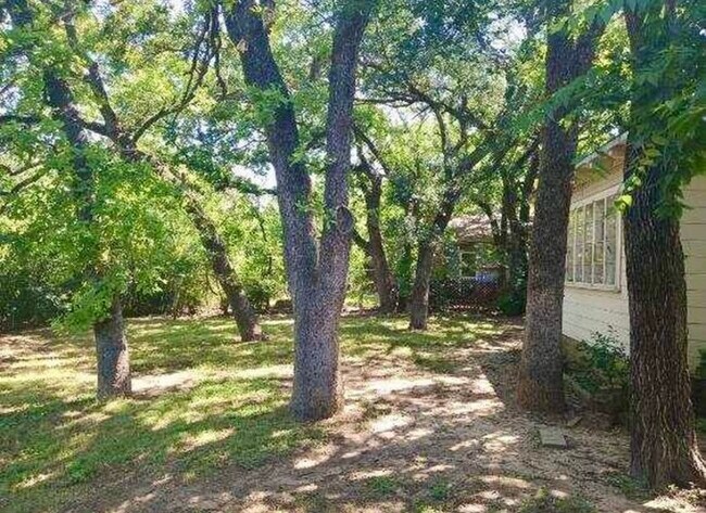 Building Photo - 2212 Sturges Dr