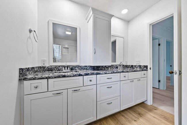 Building Photo - 7810 S Tropical Trail