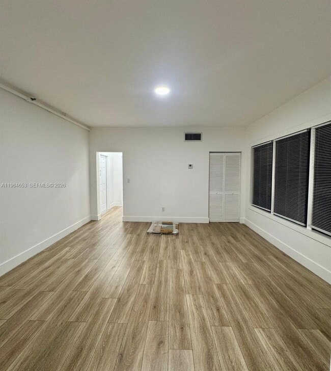 Building Photo - 842 Himmarshee St