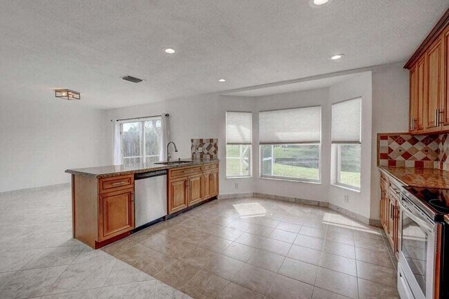 Building Photo - 10758 Lake Jasmine Dr