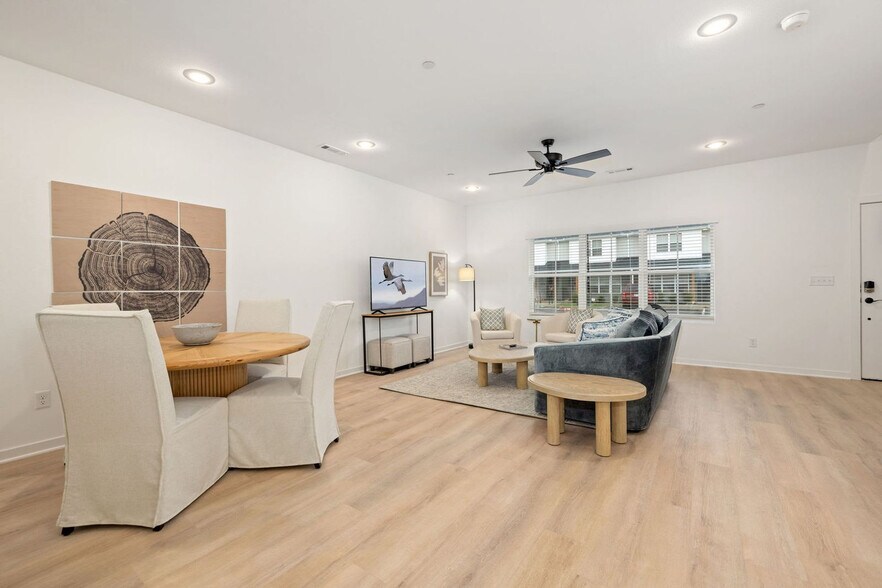 Building Photo - 1935 S Garland Ave