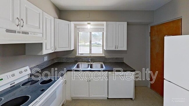 Building Photo - 1520 E Pikes Peak Ave