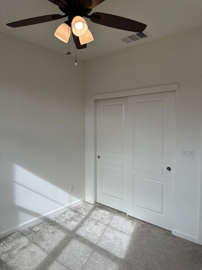 Building Photo - $500.00 off first full months rent