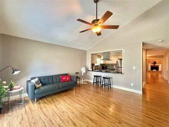 Building Photo - 3023 Sam Houston Dr