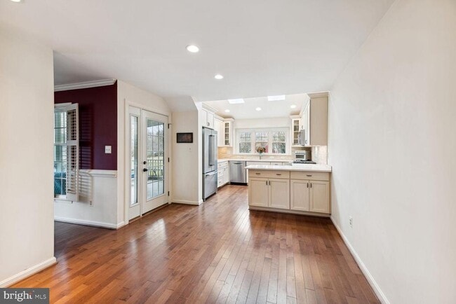 Building Photo - 6603 Forsythia St