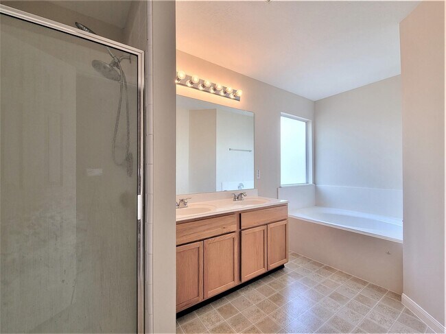 Building Photo - 16302 Sitella Ct