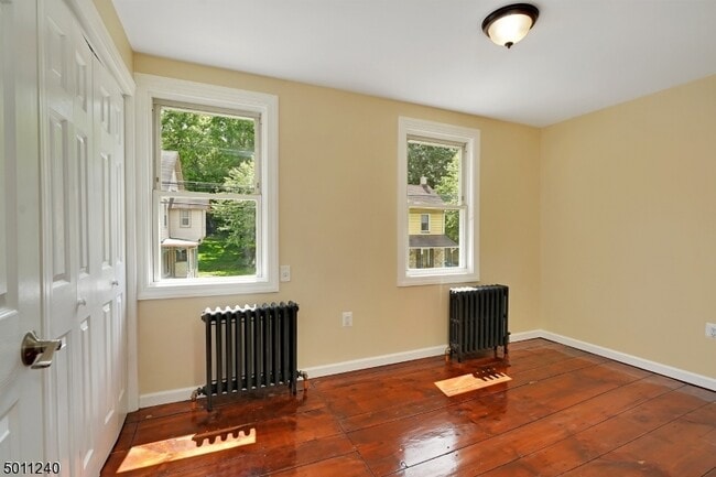 Building Photo - 619 S Main St