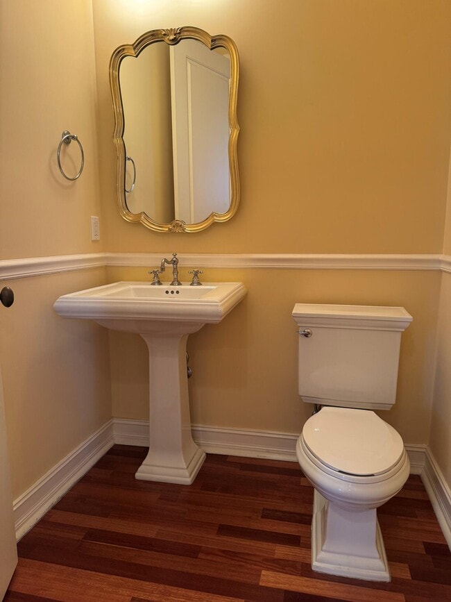 Building Photo - 304 W Mallory Cir