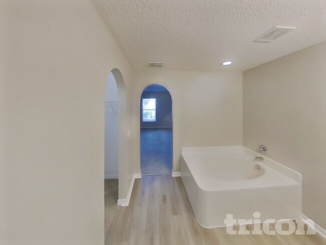 Building Photo - 10323 Frog Pond Dr