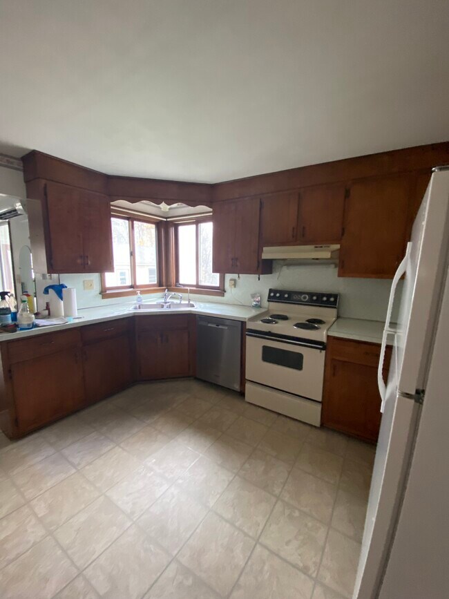 Building Photo - 14 Cleveland Ave