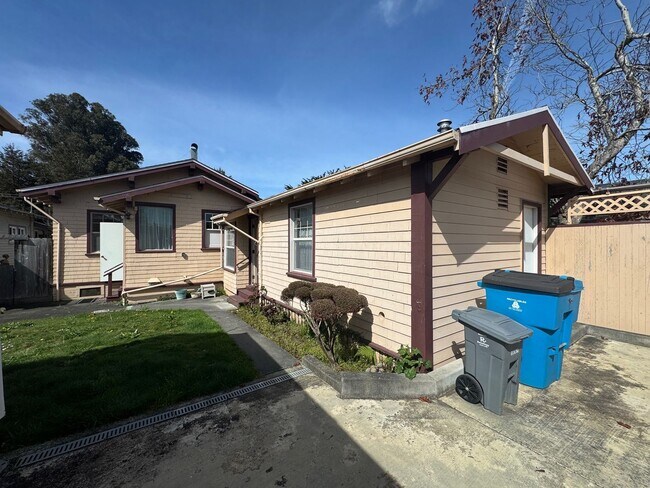 Building Photo - 1711 G St