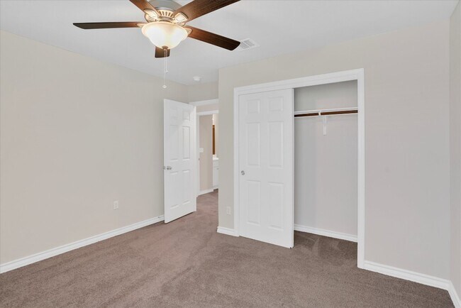 Building Photo - 5412 Golden Canary Ln