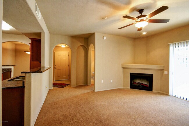 Building Photo - 2550 E River Rd