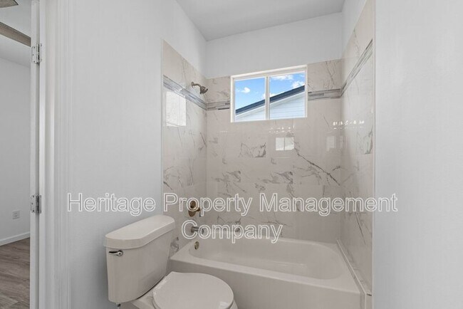 Building Photo - 323 Gabriel