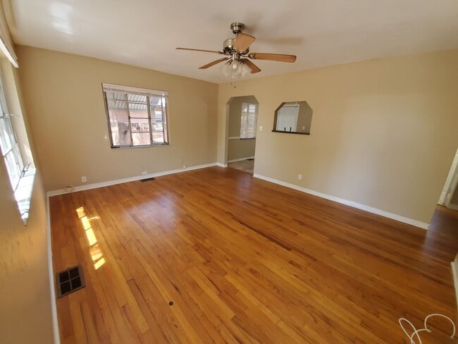 Building Photo - Two Bedroom House with carport