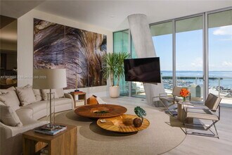 Building Photo - 2675 S Bayshore Dr