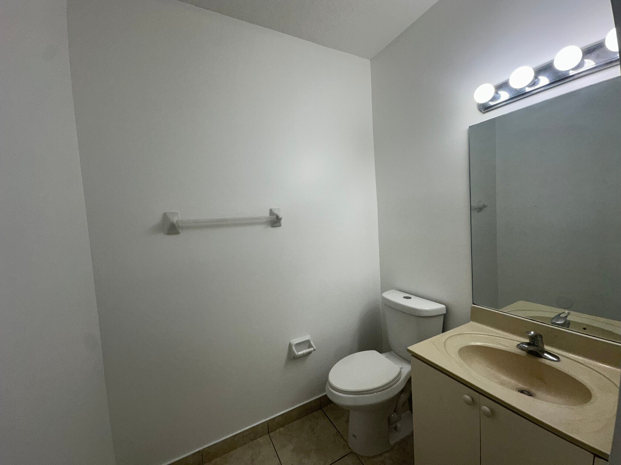 Building Photo - 1712 SE 31st Ct