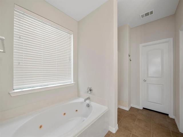 Building Photo - 2861 Laurel Oak Dr